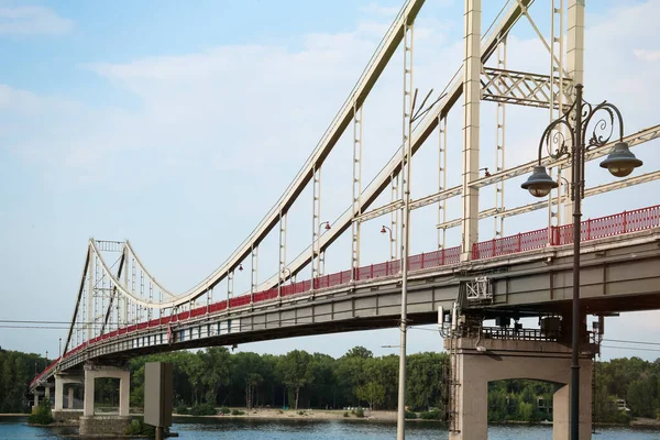 Kyiv Ukraine August 2022 Beautiful View Modern Pedestrian Park Bridge — Stock Photo, Image