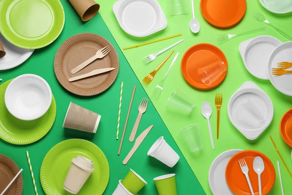 Плоска Композиція Пластиком Екологічно Чистим Посудом Зеленому Фоні — стокове фото