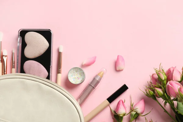 Set Makeup Products Bag Roses Light Pink Background Flat Lay — 스톡 사진