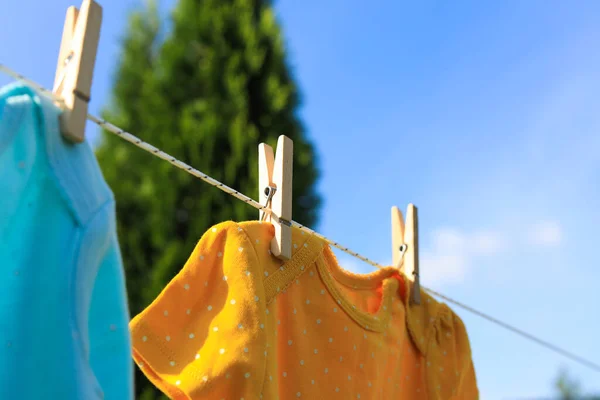 Clean Baby Onesies Hanging Washing Line Garden Closeup Drying Clothes — Stockfoto