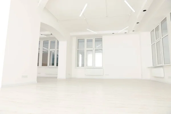 Moderna Sala Oficina Con Paredes Ventanas Blancas Diseño Interiores — Foto de Stock
