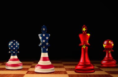 Siyah arka planda ulusal bayrak renginde satranç taşları var. Ticaret savaşı.