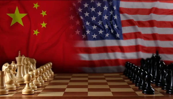 Sakk Darabok Fedélzeten Kínai Amerikai Zászlók Háttérben Kereskedelmi Háború — Stock Fotó