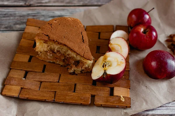 Sponge Cake Apples Raisins Sprinkled Fragrant Cinnamon Airy Sweet Dough — Stock Photo, Image