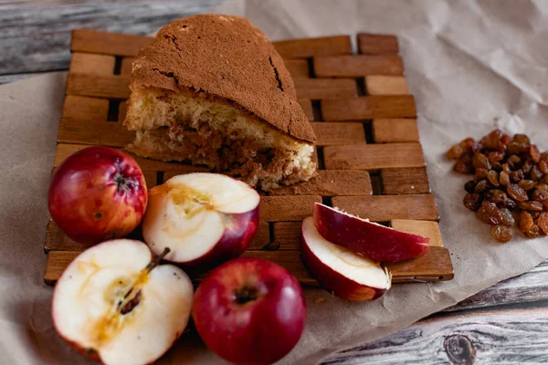 Sponge Cake Apples Raisins Sprinkled Fragrant Cinnamon Airy Sweet Tough — стоковое фото