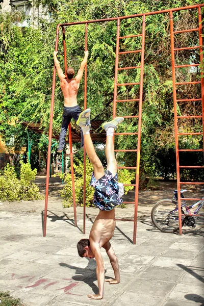 Gençlik spor malzemeleri üzerinde volgograd içinde devreye girer — Stok fotoğraf