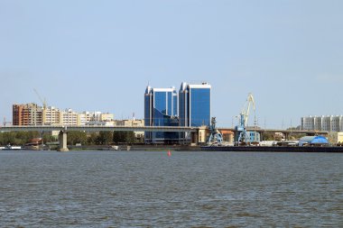 Astrahan volga nehri geçip yeni köprü görünümü