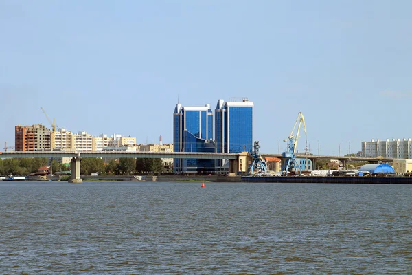 Astrahan volga nehri geçip yeni köprü görünümü