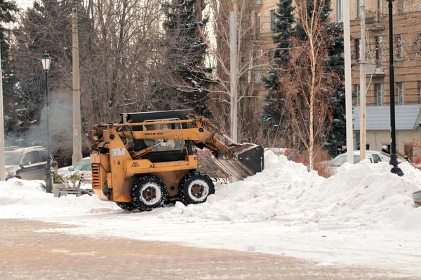 Schneereinigung auf den Straßen von Wolgograd — Stockfoto