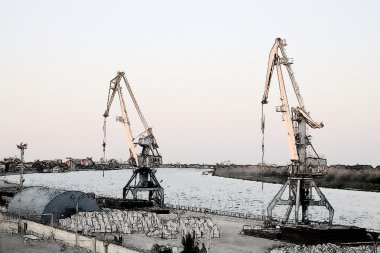 şekil suluboya Vinçler Astrahan kargo liman stilize edilmiş.