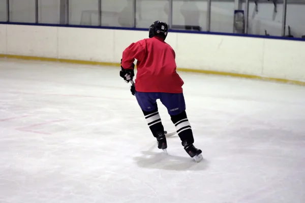 Hockey match av amatör kommandon på volgograd ishall — Stockfoto