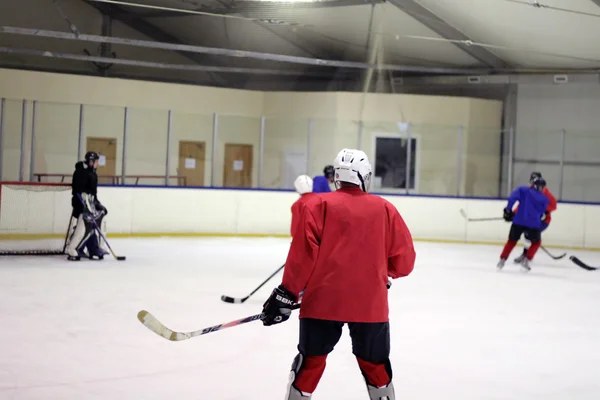 Hockey match of Amateur commands at the Volgograd indoor ice rink — Stock Photo, Image