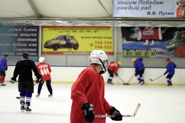 Hockey match of Amateur commands at the Volgograd indoor ice rink — Stock Photo, Image