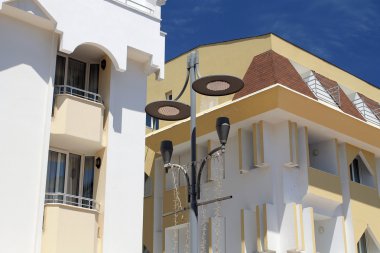 Fener kentsel aydınlatma arka planda temiz evler