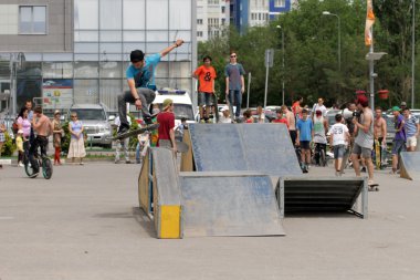 Patencinin köşe sıçrama tahtası atlamak