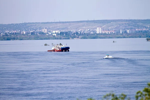 Člun aksai jímky na Volze Volgograd. — Stock fotografie