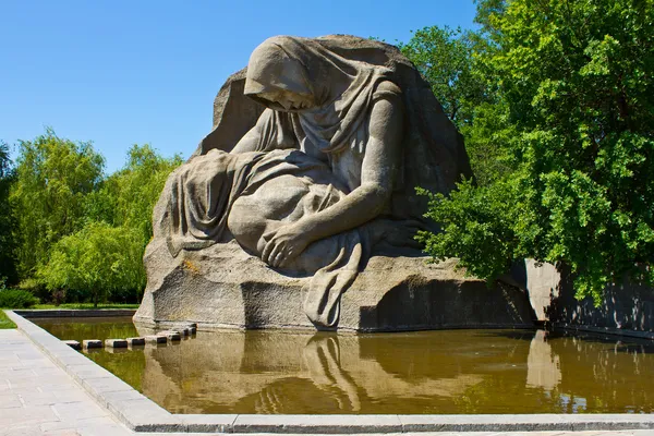 Monumento a la madre llorona en la colina de Mamaev — Foto de Stock