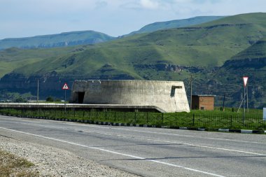 Dağ doruklarına dombai içinde. Yaz aylarında bulutlu hava