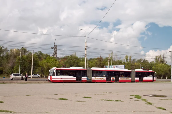 Высокоскоростной трамвай на остановке "Центральный стадион " — стоковое фото