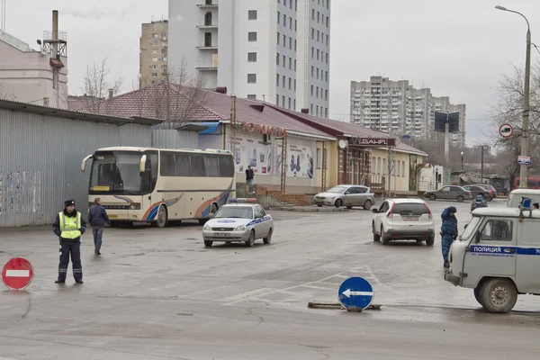 Полиция ограничивает передвижение по городу, организует проверки проб водителей — стоковое фото