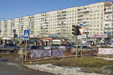 bir kavşak, bugün de meşgul trafik