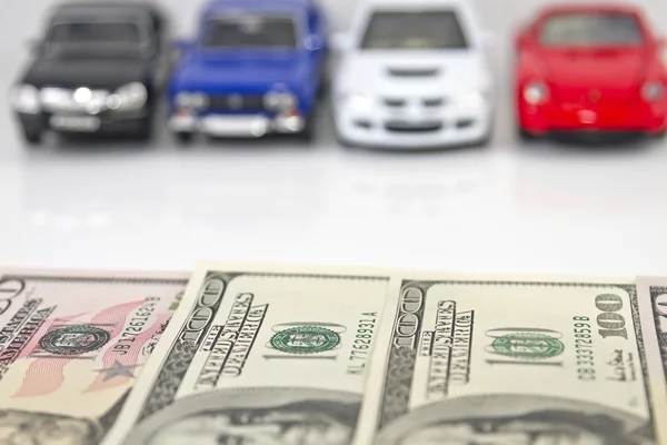 Buying a new car for cash — Stock Photo, Image