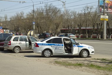 yeni polis arabasının yol devriyesi hizmeti