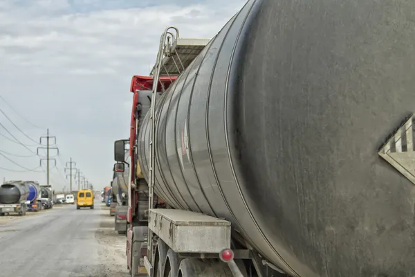 Camiões-cisterna usados para produtos petrolíferos — Fotografia de Stock