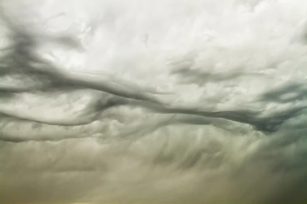 Sehr ungewöhnliche Gewitterwolken — Stockfoto