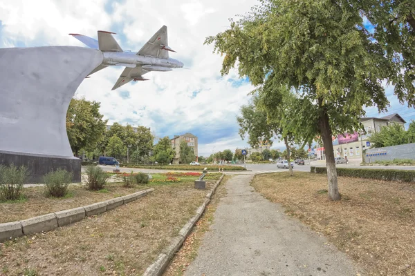 Monumento al MIG-21 a 30 años de victoria en gran guerra patriótica — Foto de Stock