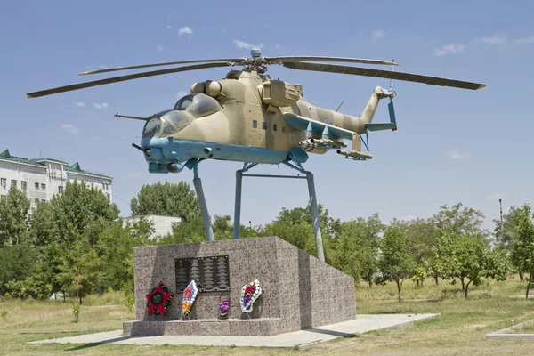 Monumento a soldados - os aviadores tentaram repelir a gangue da Chechênia Basayev em junho de 1995 — Fotografia de Stock