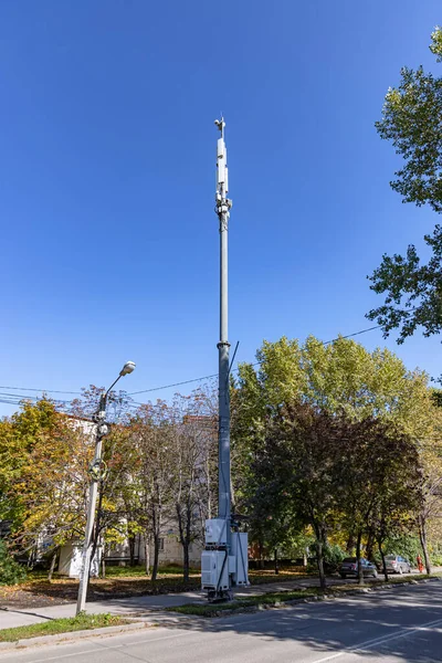Essentuki Outubro Torre Telecomunicações Com Grande Número Repetidores Rua Cidade — Fotografia de Stock