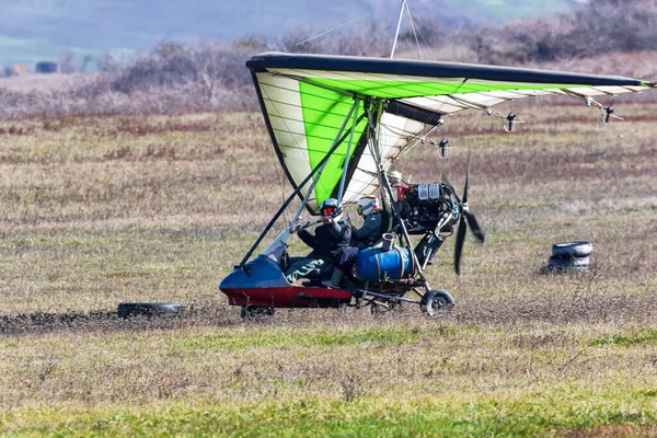 Paired Flight Motorized Paraglider Mountainous Terrain — Stock Photo, Image