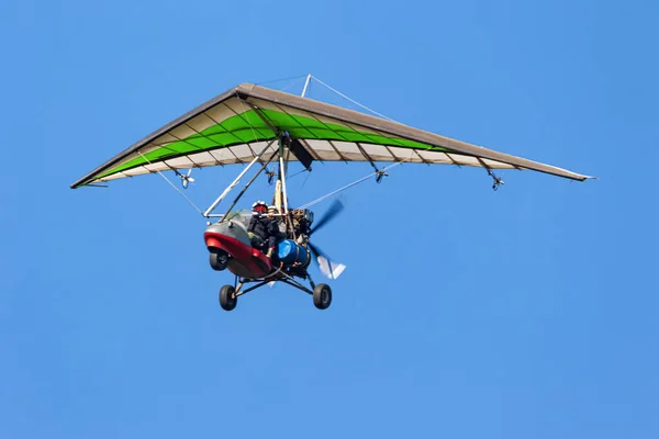 Paired Flight Motorized Paraglider Mountainous Terrain — Stock Photo, Image