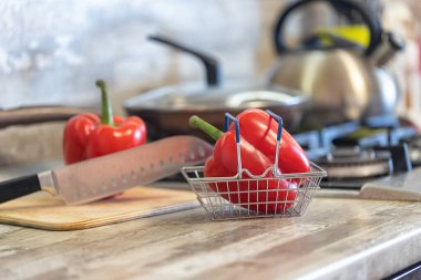 Konsept: mağazadan mutfağınıza taze sebze teslimatı