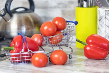 Konsept: mağazadan mutfağınıza taze sebze teslimatı