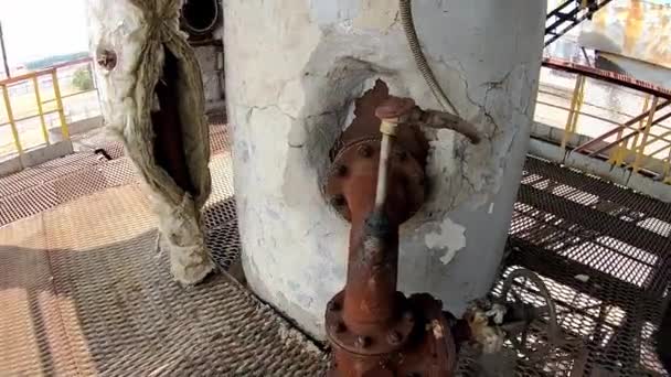 修理中の古い化学工場での概要ビデオ — ストック動画