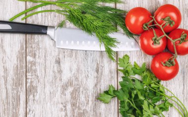 Taze sebze ve salata sosları.