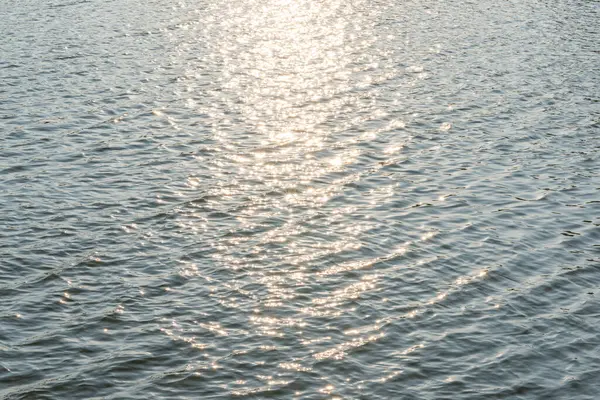 水面上的阳光反射 — 图库照片