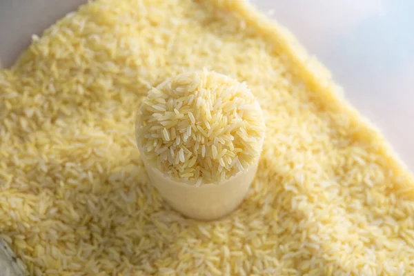 Plastik Bardakta Çiğ Pirinç — Stok fotoğraf