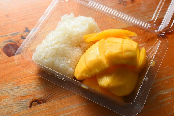 Ripe Mango Sticky Rice Plastic Box — Stock Photo, Image