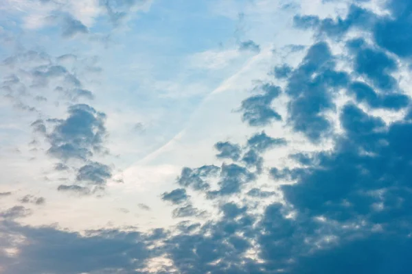 Muchas Nubes Cielo Azul —  Fotos de Stock