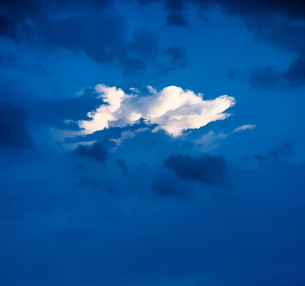 Langit Dengan Awan Pagi Hari Malam — Stok Foto