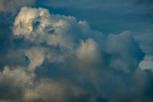 Céu Está Cheio Nuvens Densas — Fotografia de Stock