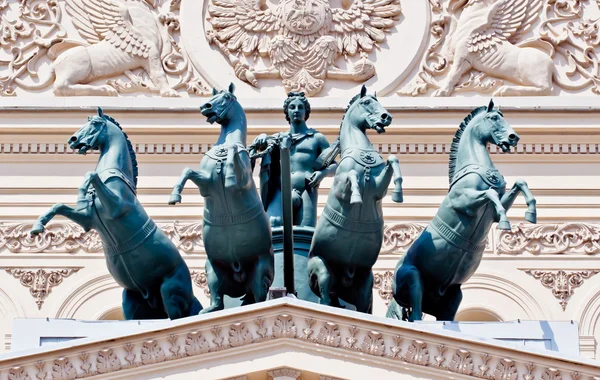 Quadriga de bronze do Teatro Bolshoi — Fotografia de Stock