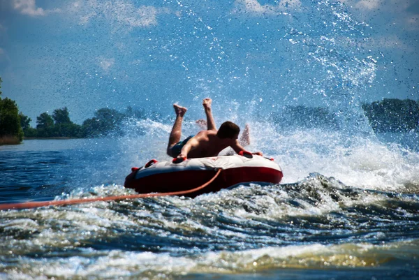 Avventure in acqua di due amici — Foto Stock