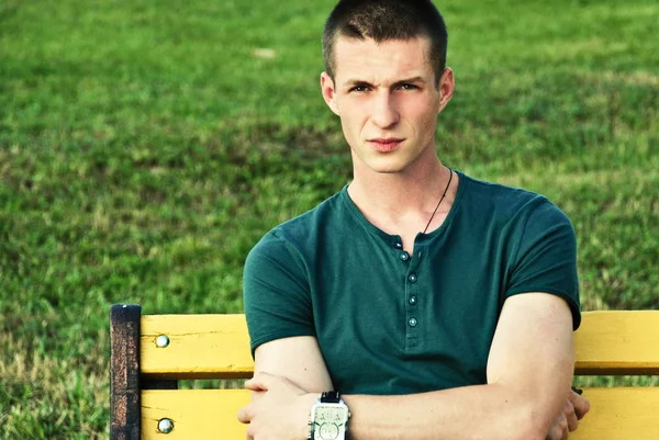 Rest on a bench — Stock Photo, Image