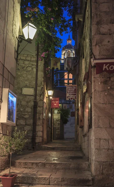 The narrow street of Korcula, Korcula Island in Croatia — Stock Photo, Image