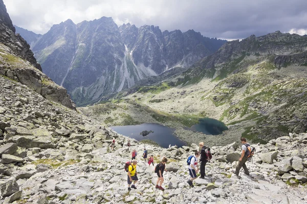 Pad naar de top van rysy in thetatra bergen, Slowakije Rechtenvrije Stockafbeeldingen