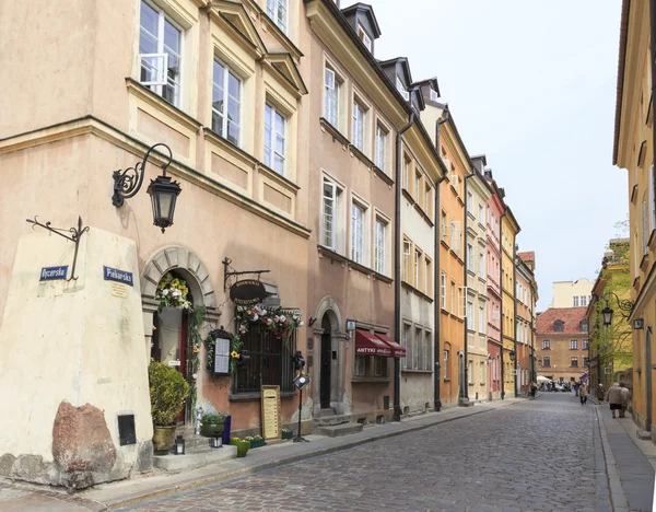 Krakow (ridder) straat in de oude stad van Warschau — Stockfoto
